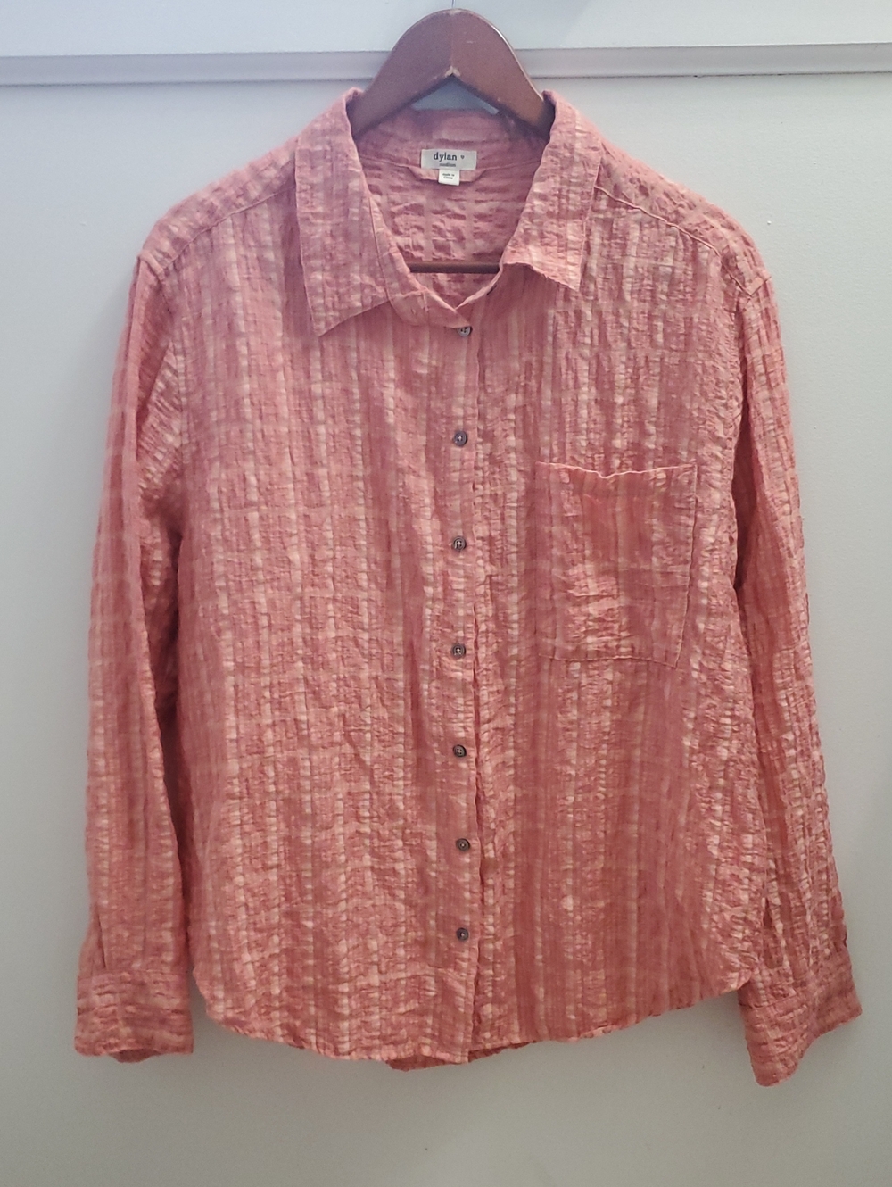 Dylan Pink Seersucker Crinkle Button Up Size Medium NWOT
